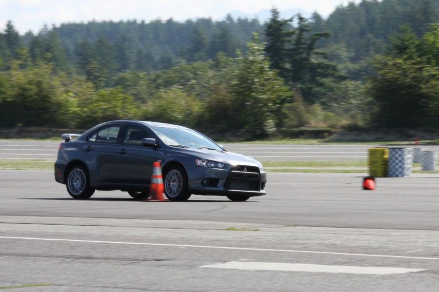  Mitsubishi Lancer Evolution X MR 2008 года  (фото 12 из 36)